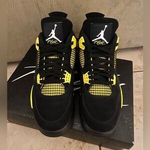AIR JORDAN 4 RETRO